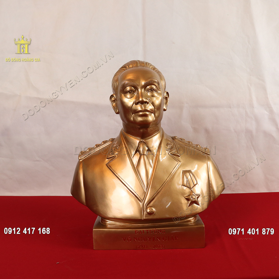 Tượng Đại Tướng V&otilde; Nguy&ecirc;n Gi&aacute;p